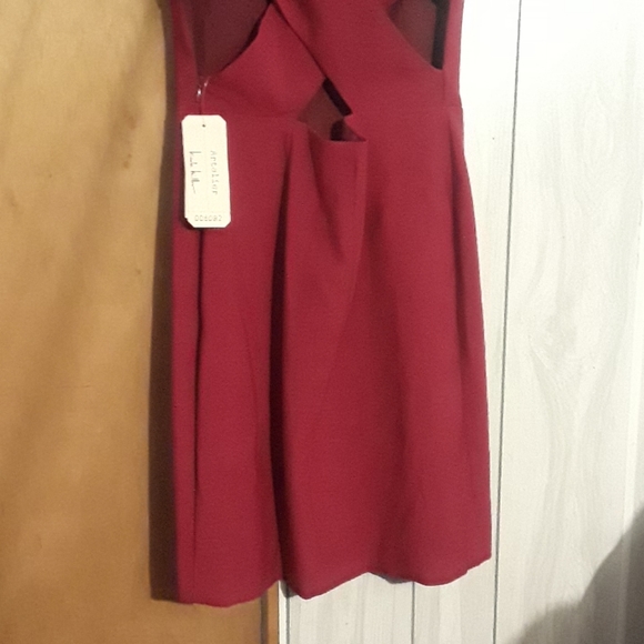 NICOLE MILLER WOMEN'S SIZE 6 WINE COLOR DRESS - Picture 6 of 8